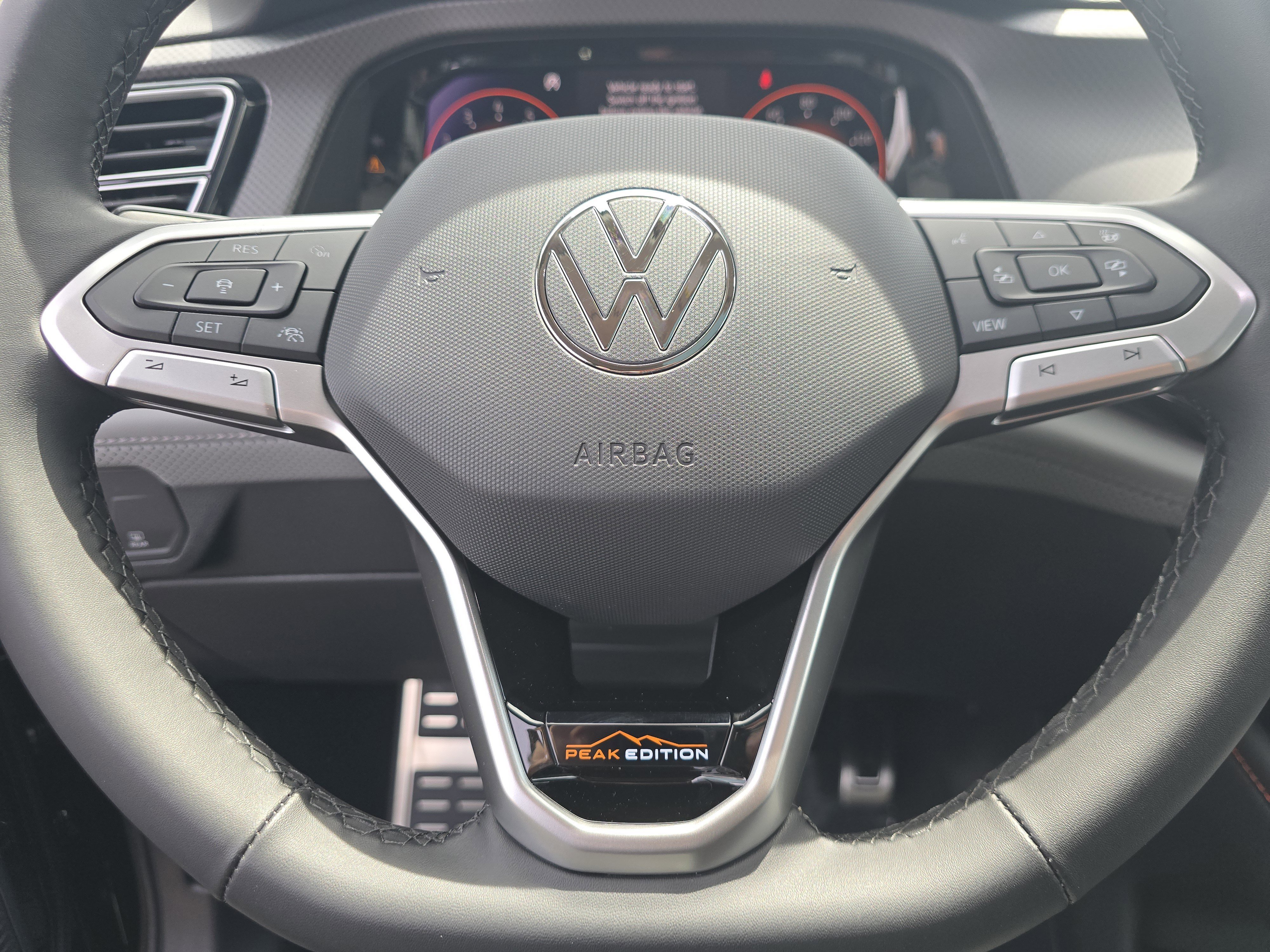 New 2026 Deep Black Pearl Volkswagen 2.0T Peak Edition image 22