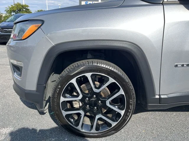 Used 2019 Silver Jeep Limited image 20