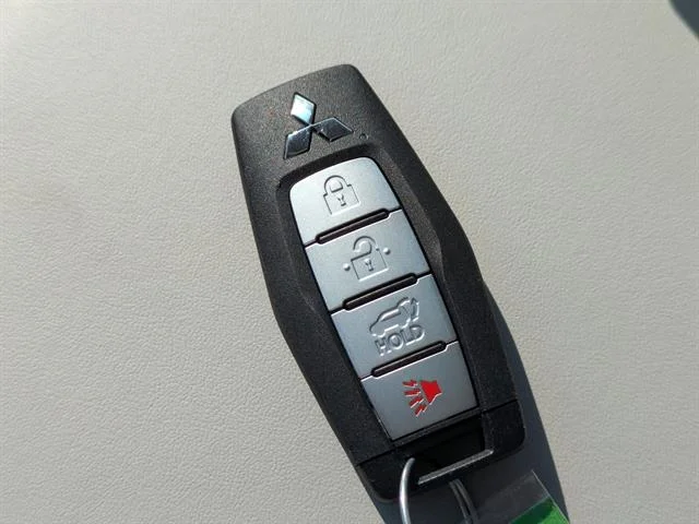 2025 Mitsubishi Outlander Plug-in Hybrid SEL - Photo 34