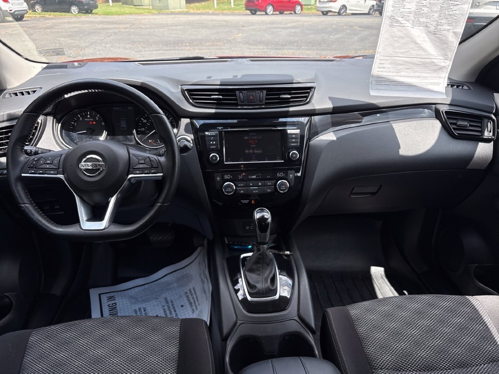 Used 2020 Red Nissan SV image 27