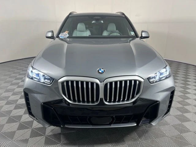 Used 2024 Gray BMW xDrive40i image 2