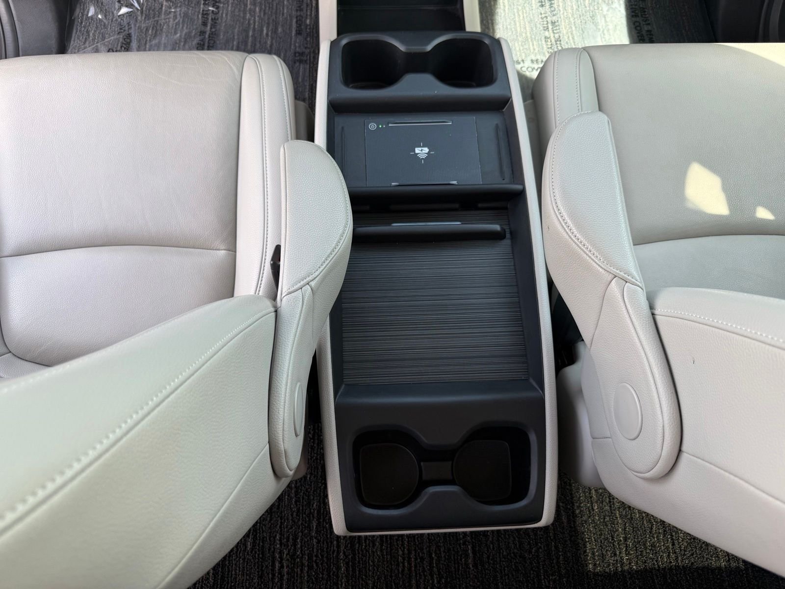 Used 2025 Solar Silver Metallic Honda EX-L image 29