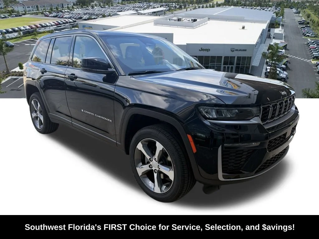 New 2026 Diamond Black Crystal Pearl-Coat Exterior Paint Jeep Limited image 2