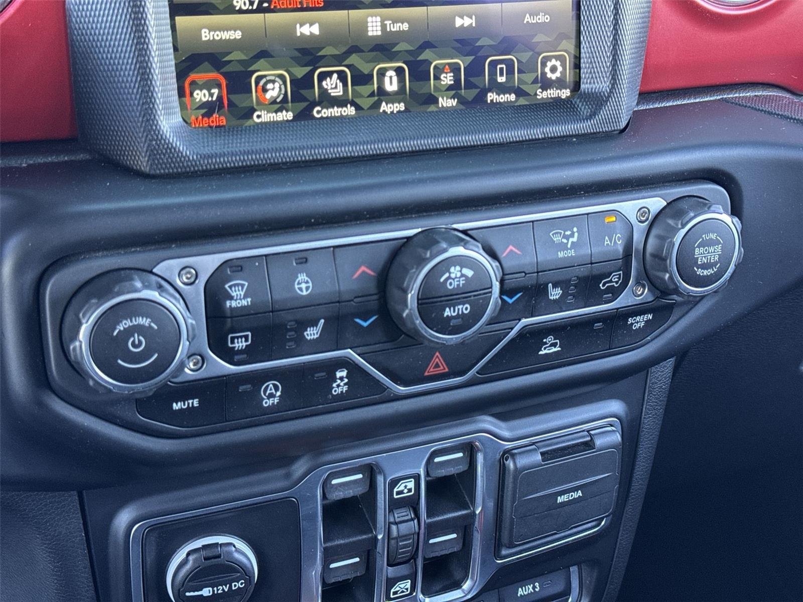 Used 2023  Jeep Rubicon image 21