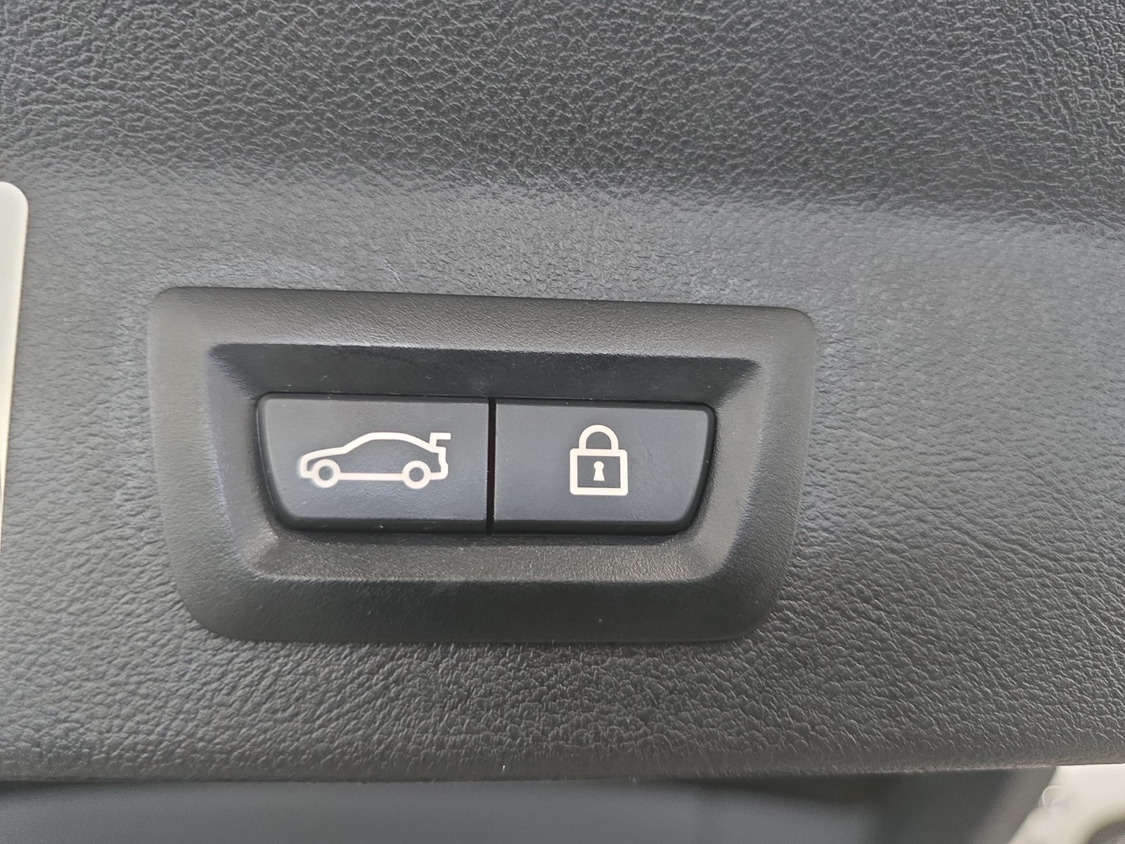 Used 2023 White BMW xDrive30i image 22