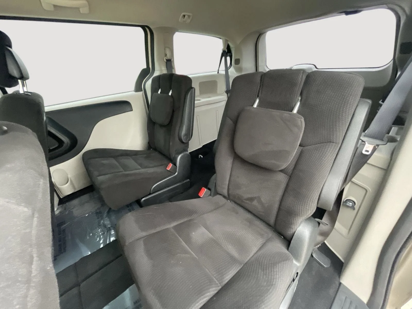 Used 2015 Cashmere/Sandstone Pearlcoat Dodge American Value Pkg image 17