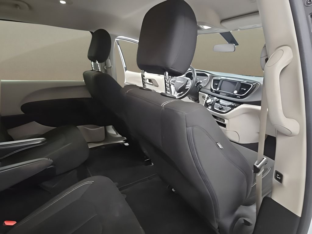Used 2022 White Chrysler LX image 19