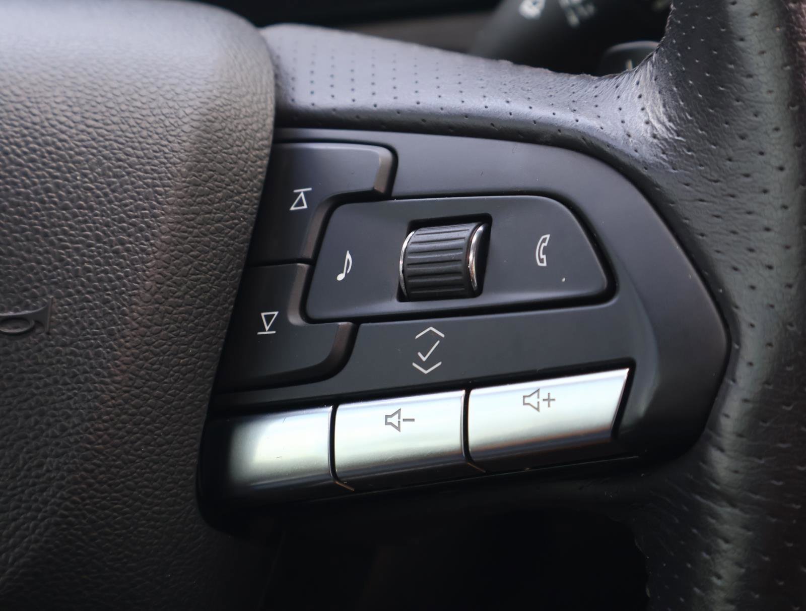 Used 2024 Crystal White Tricoat Cadillac Sport image 29