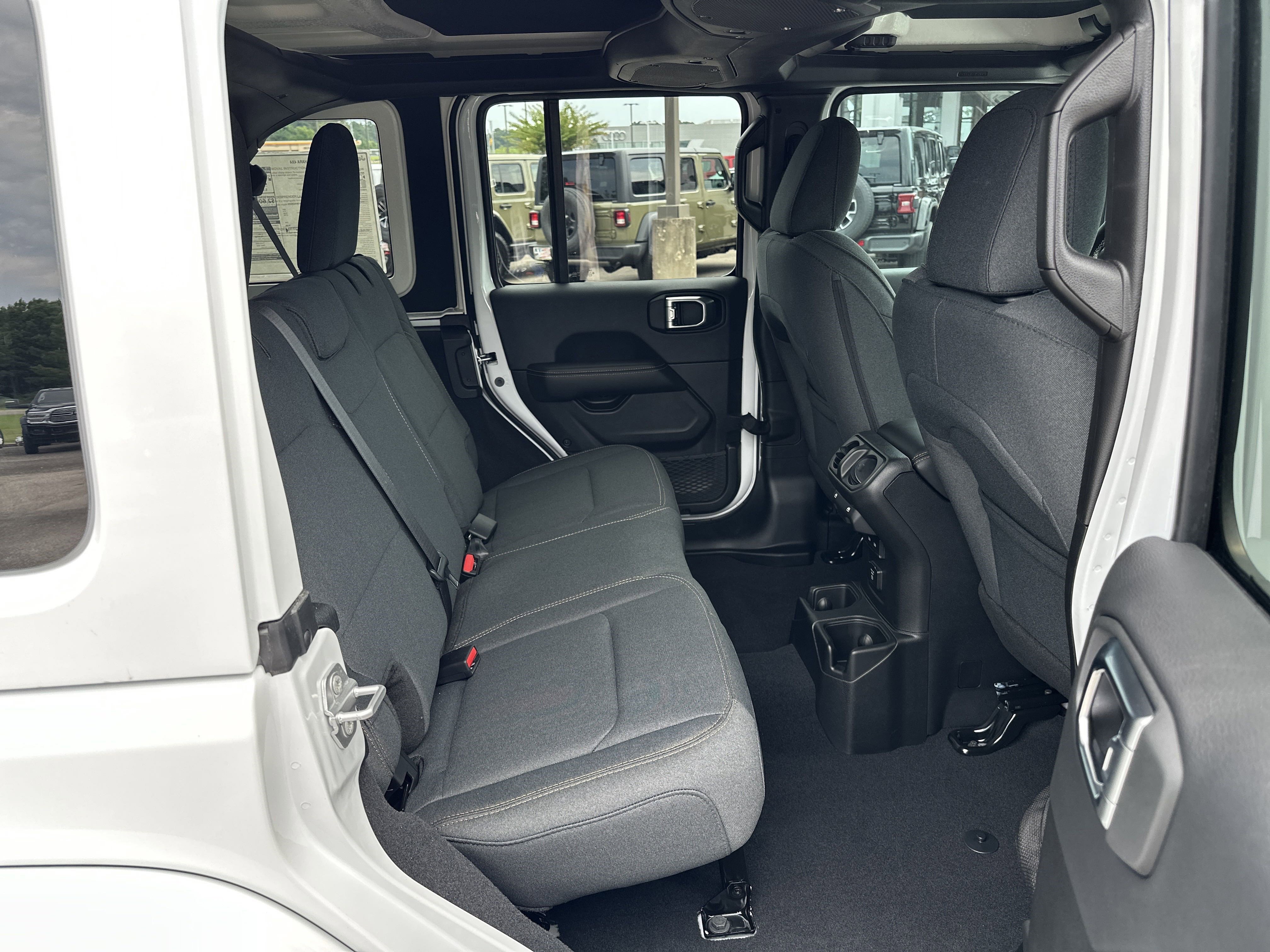2025 Jeep Wrangler 4-Door Sahara - Photo 15