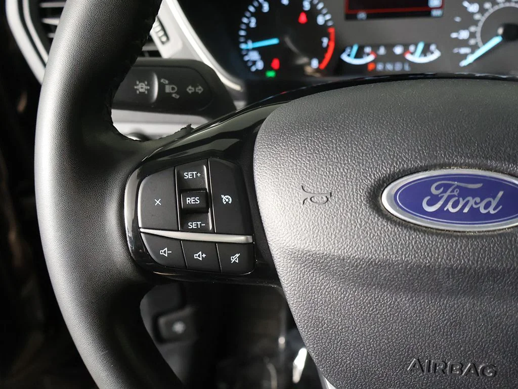 Used 2022 Black Ford SE image 38