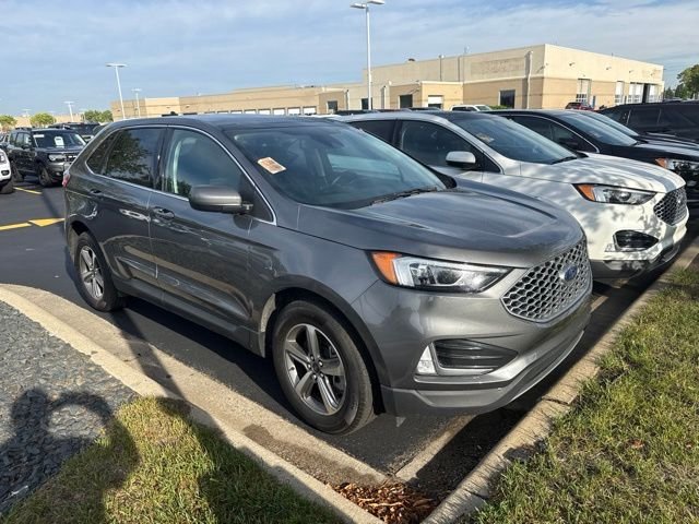 Used 2024 Gray Ford SEL image 1