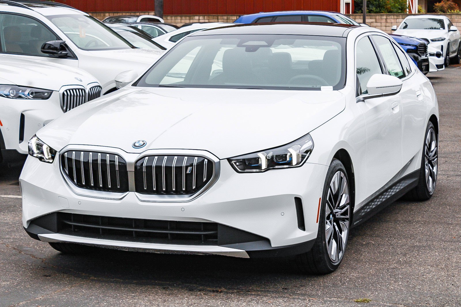 New 2027 Alpine White BMW xDrive40 image 3