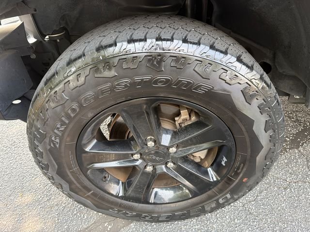 Used 2021 Silver Jeep Unlimited Sport Altitude image 11