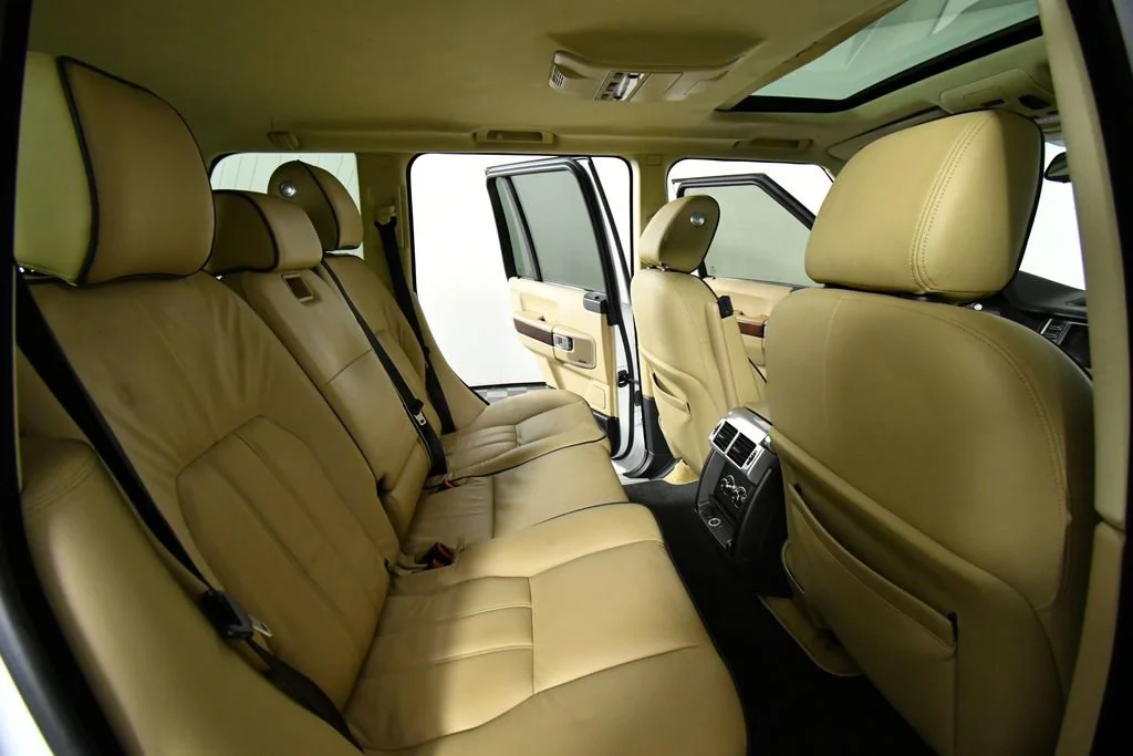 Used 2011 White Land Rover HSE image 24