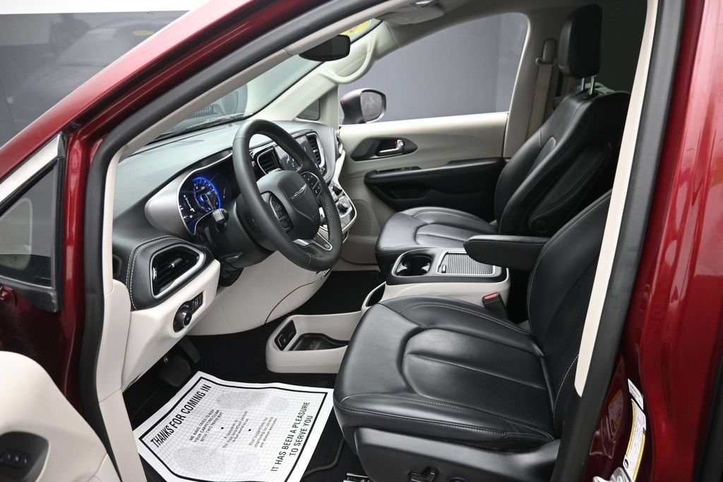 Used 2023 Red Chrysler Touring L image 17