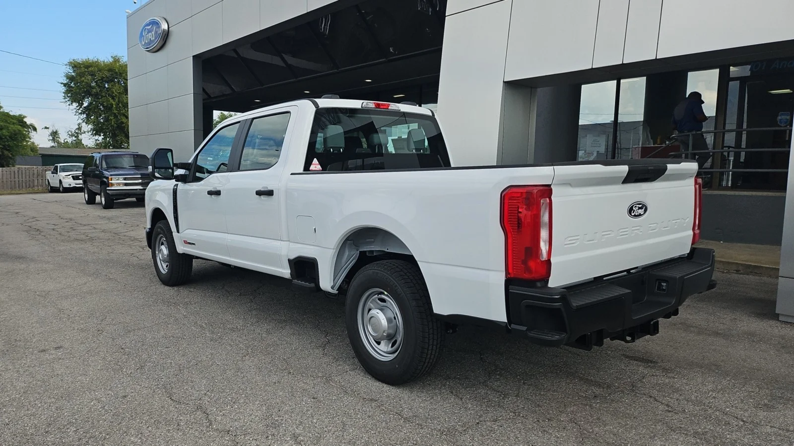 New 2027 Oxford White Ford XL 2WD image 3