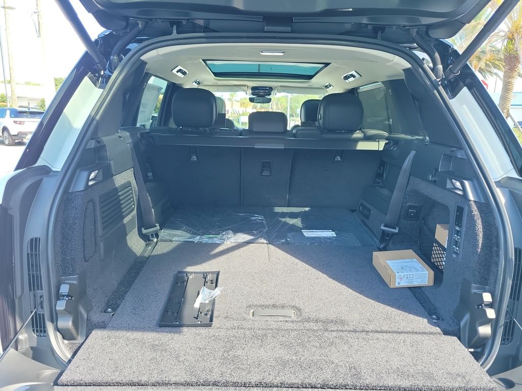 New 2026 Fuji White Land Rover SE image 11