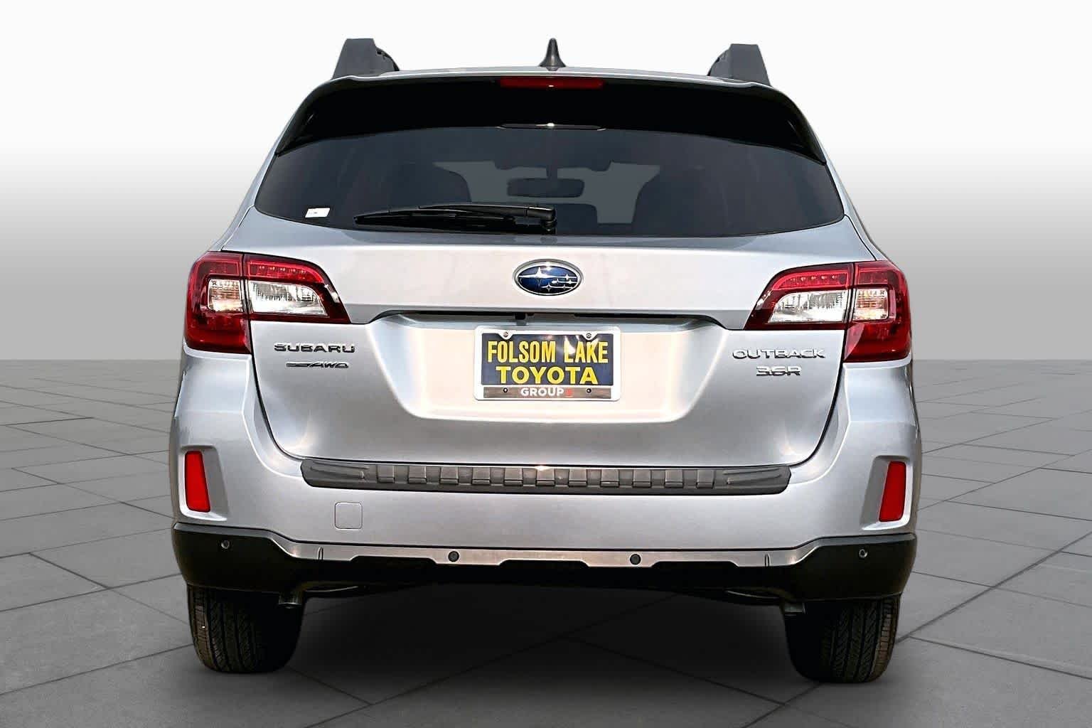 Used 2017 Ice Silver Metallic Subaru Limited image 4