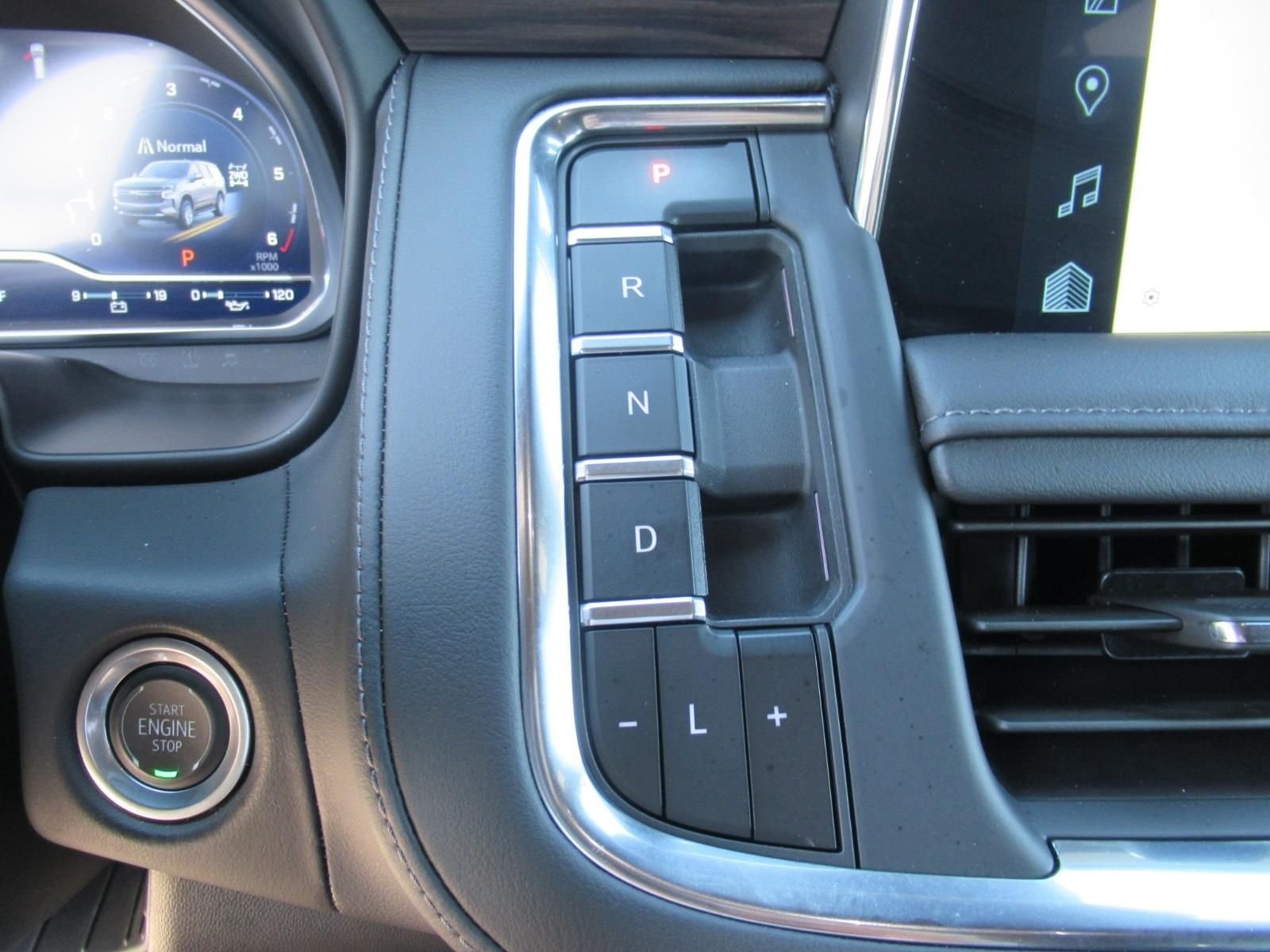 Used 2024 Gray Chevrolet Z71 image 27
