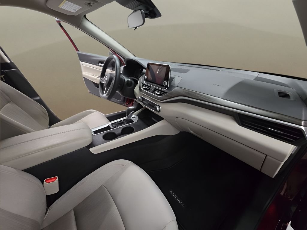 Used 2025 Red Nissan 2.5 SV image 19