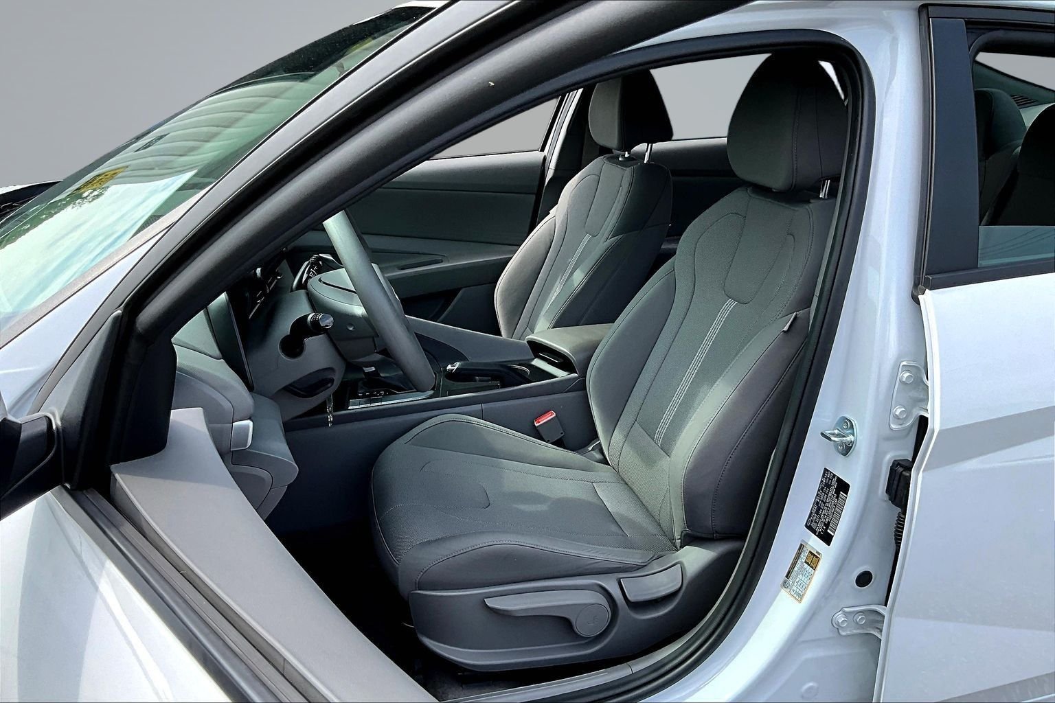 Certified Used 2025 White Hyundai SE image 19