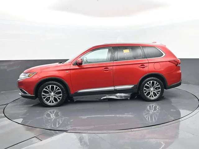 Used 2018 Red Mitsubishi GT image 5