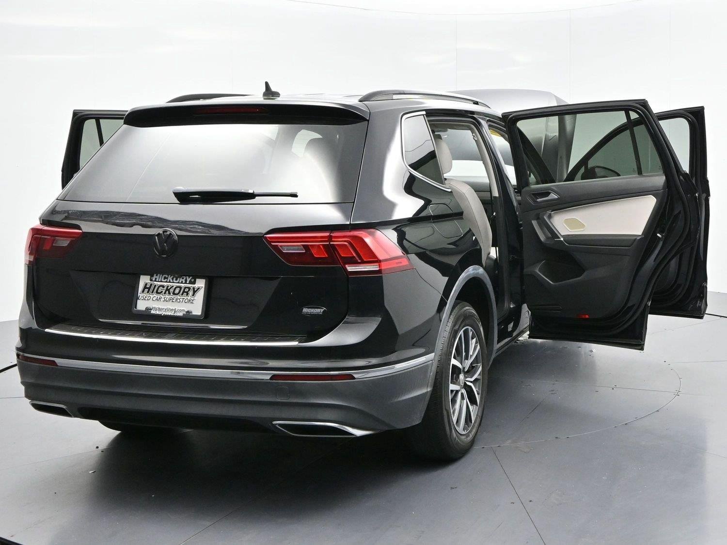 Used 2020 Deep Black Pearl Volkswagen SE image 42