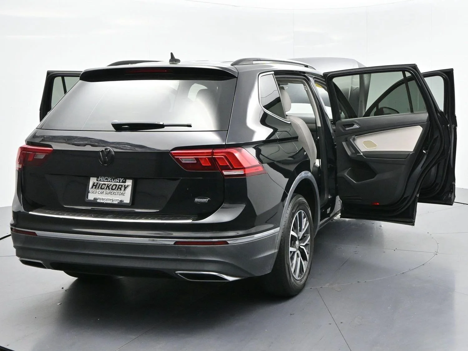 Used 2020 Deep Black Pearl Volkswagen SE image 42