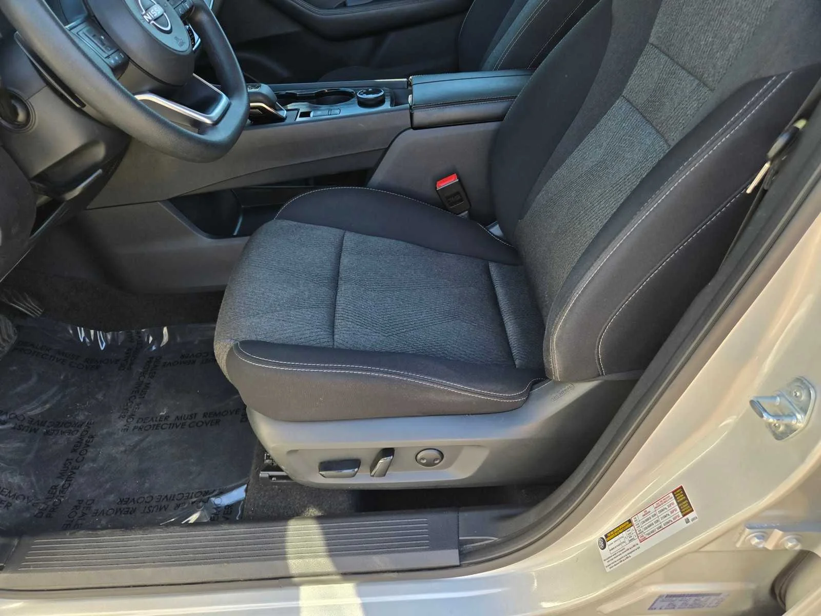 Used 2024  Nissan SV image 24