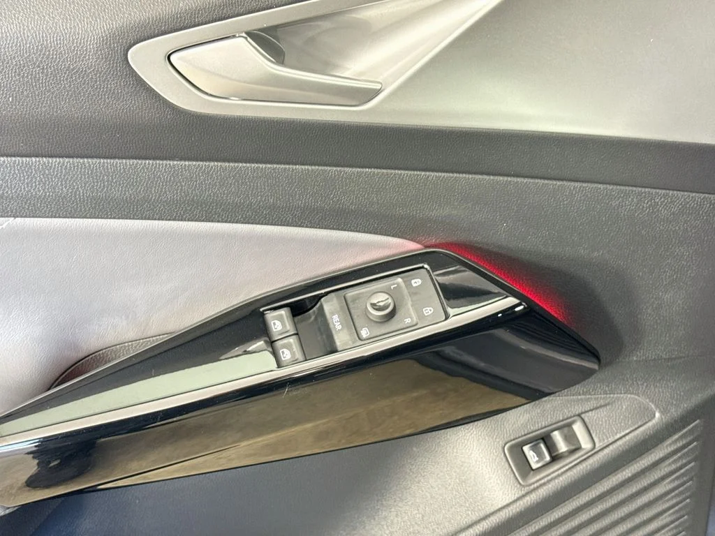 Used 2023 Gray Volkswagen Pro S image 18