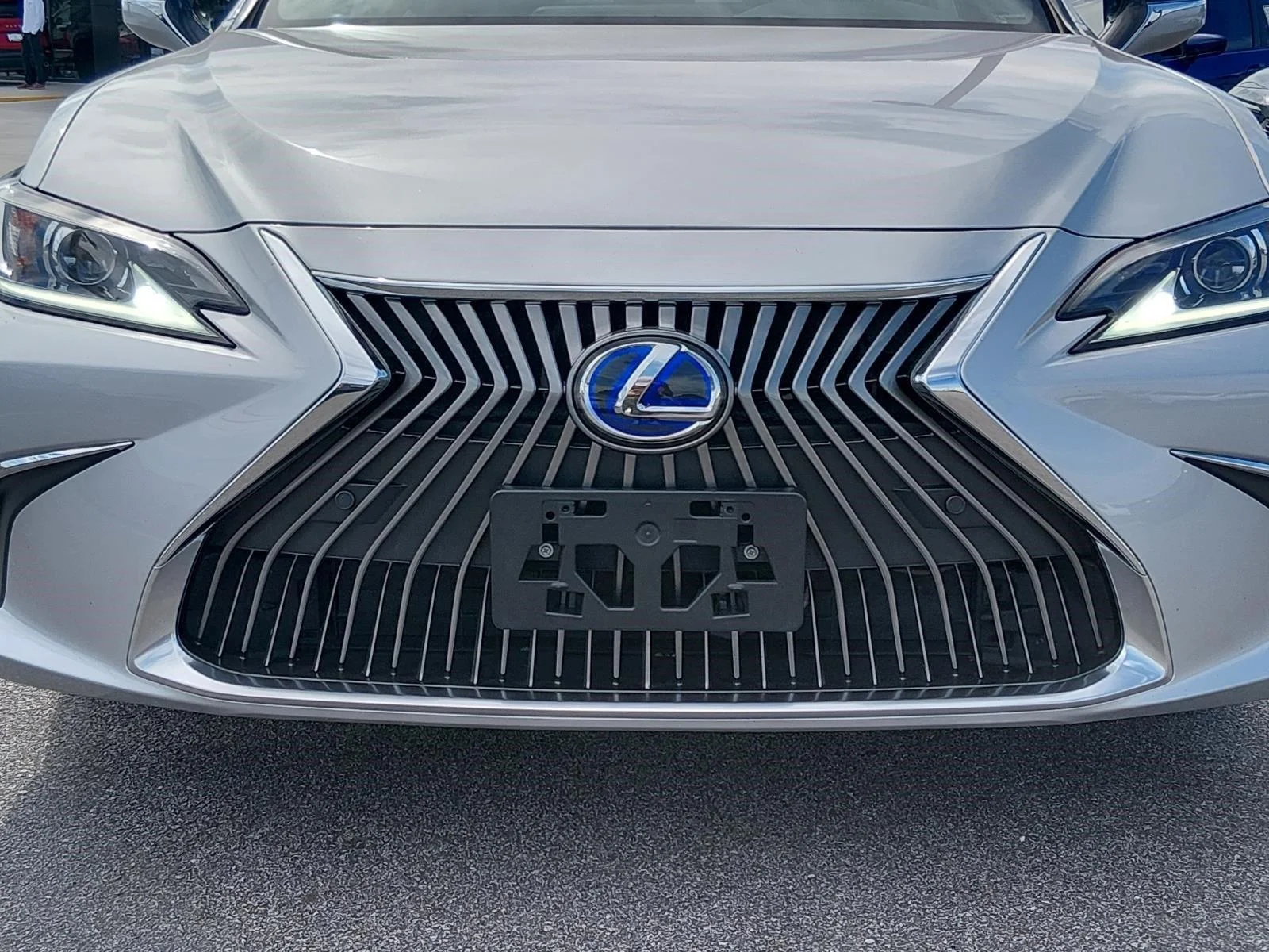Used 2021 Silver Lining Metallic Lexus ES 300h image 9
