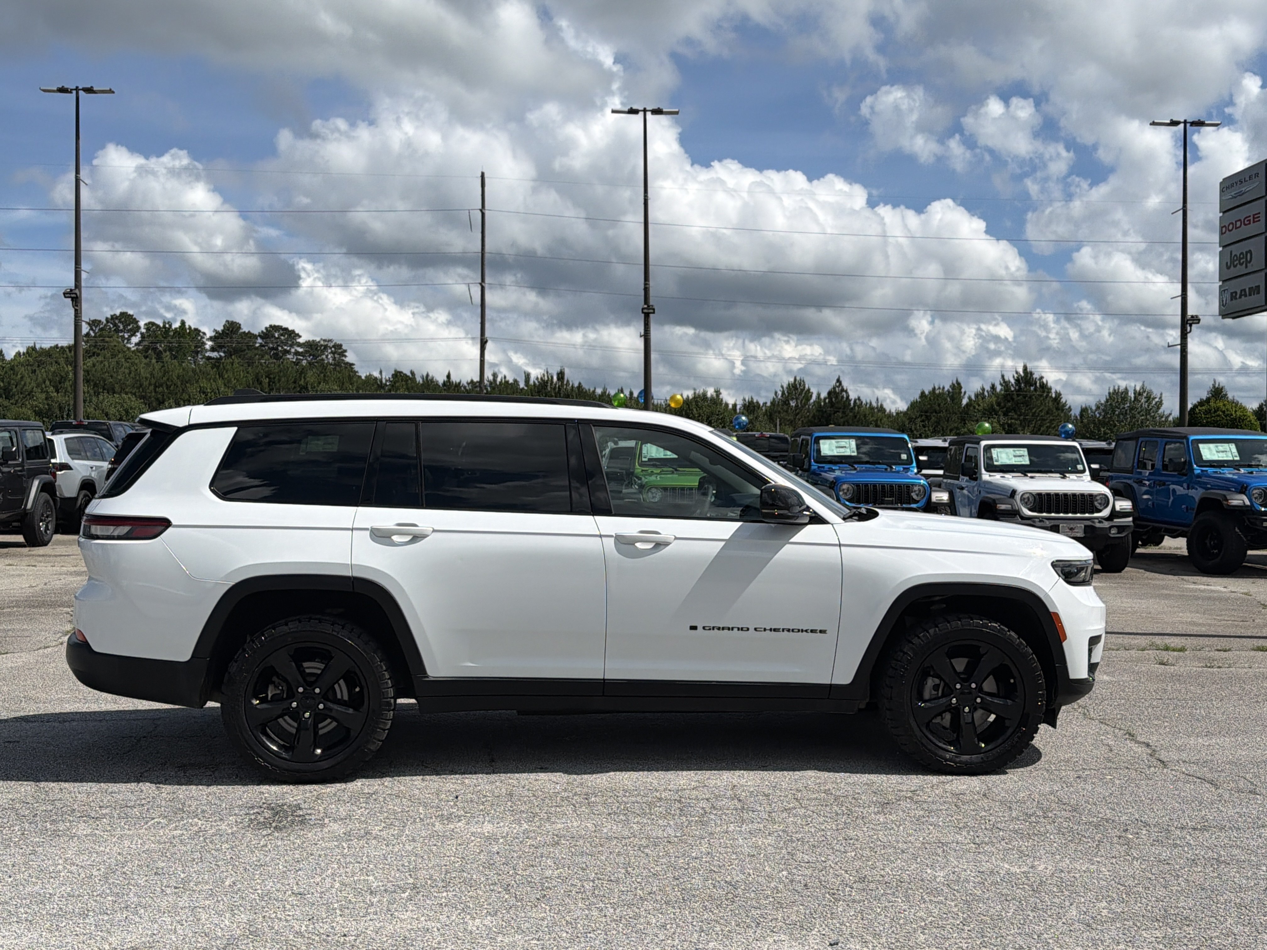 Used 2023 Bright White Clearcoat Jeep Altitude image 11