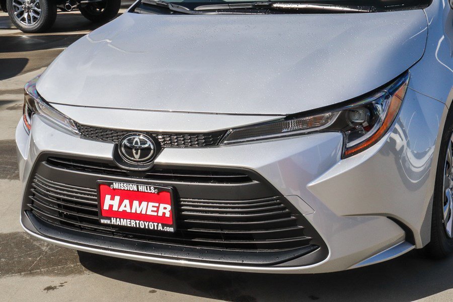 New 2027 Classic Silver Metallic Toyota LE image 8