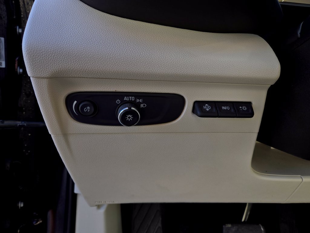 Used 2021 Red Buick Avenir image 14
