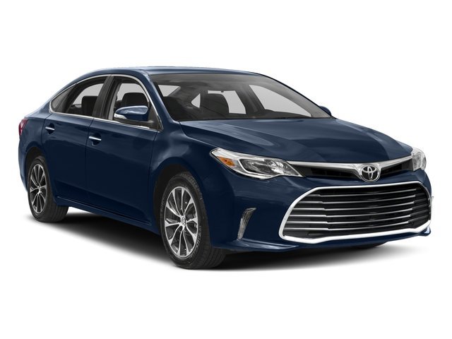 Used 2018 Creme Brulee Toyota XLE Premium image 6