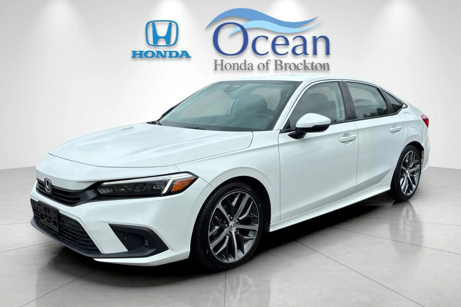 Used 2024 Platinum White Pearl Honda Touring image 7