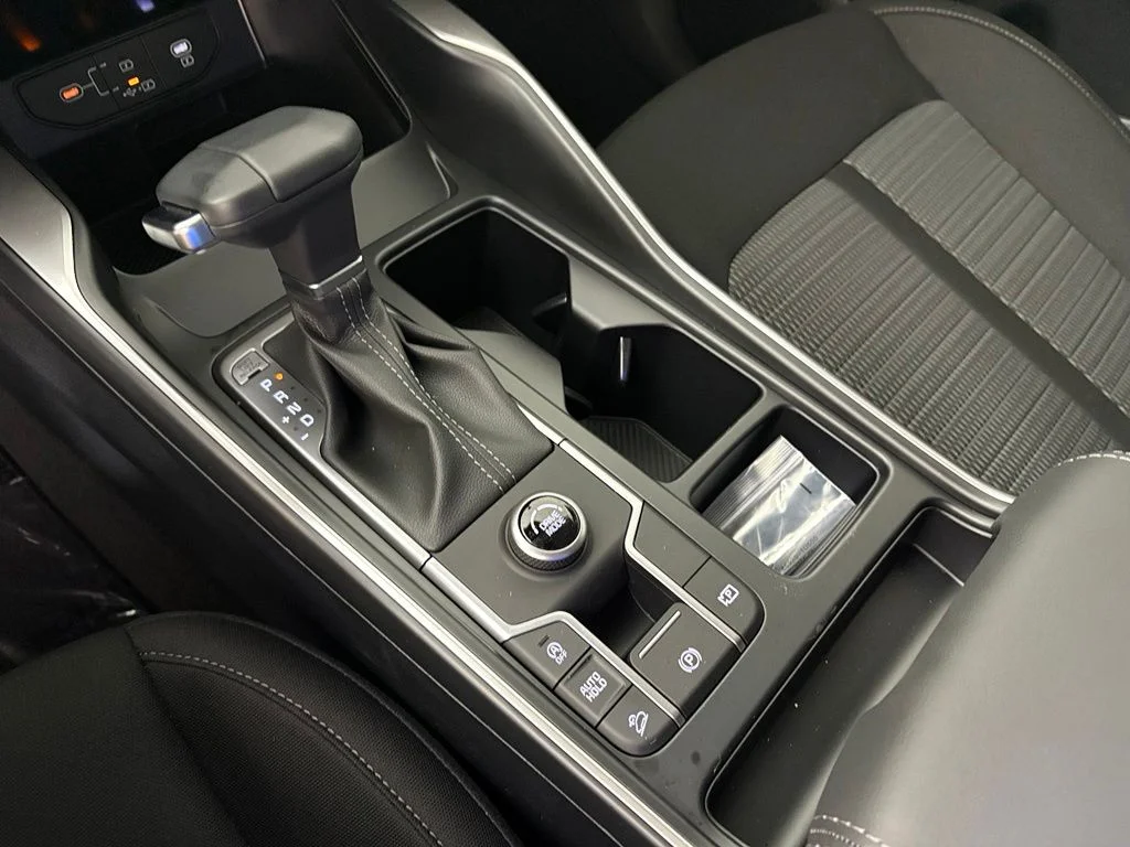 New 2026 Glacial White Pearl Kia LX image 31