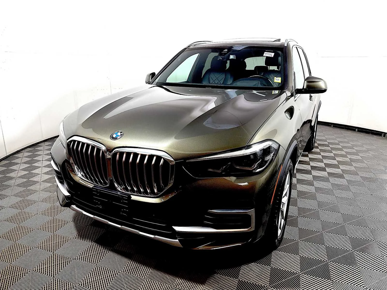 Certified Used 2023 Manhattan Green Metallic BMW xDrive40i image 3