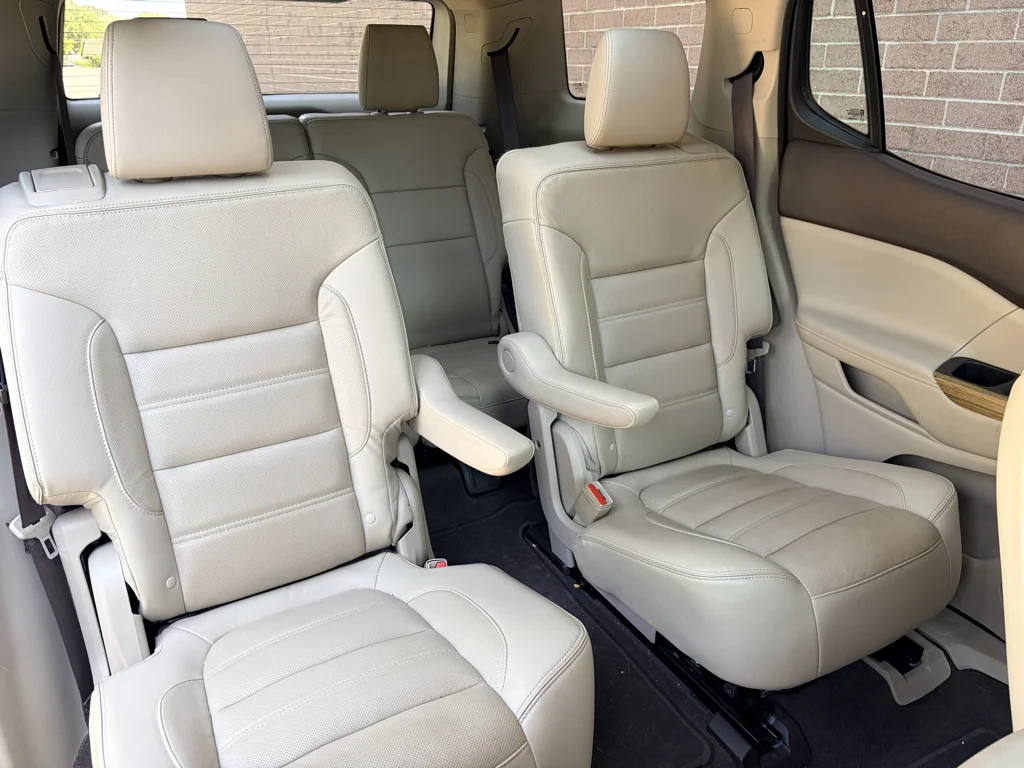 Used 2017 White Frost Tricoat GMC Denali image 23