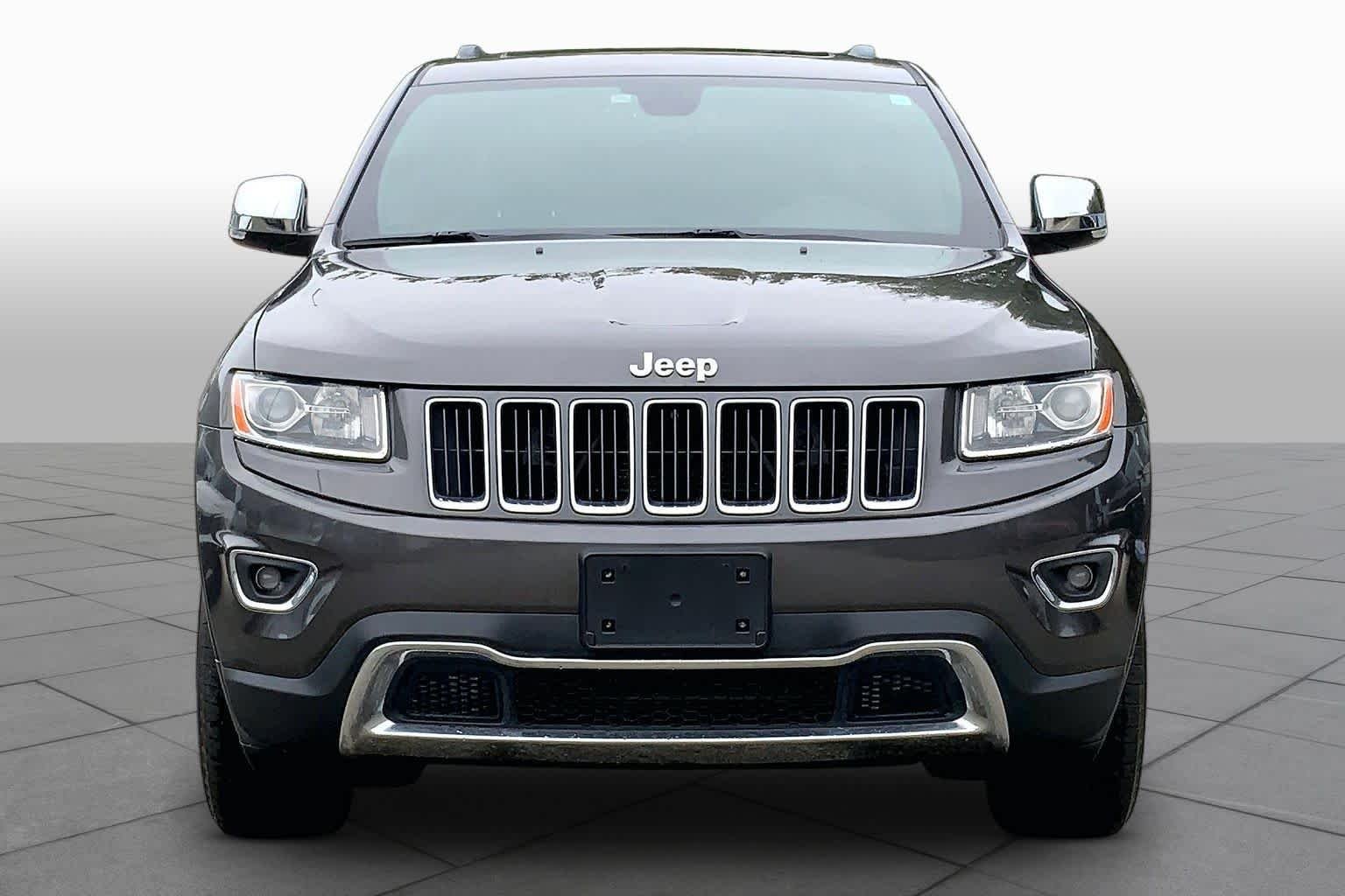 Used 2016 Granite Crystal Metallic Clearcoat Jeep Limited image 4