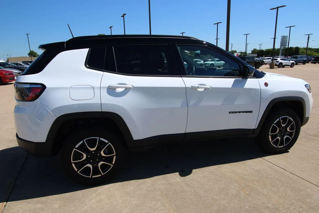Used 2024 White Jeep Trailhawk image 5