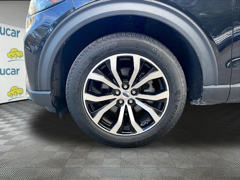 Used 2025 Black Metallic Ford ST-Line image 7