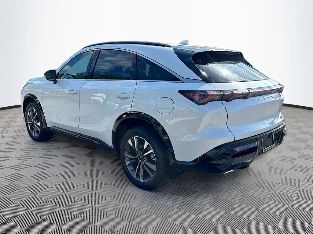 New 2027 RADIANT WHITE INFINITI Luxe AWD image 7