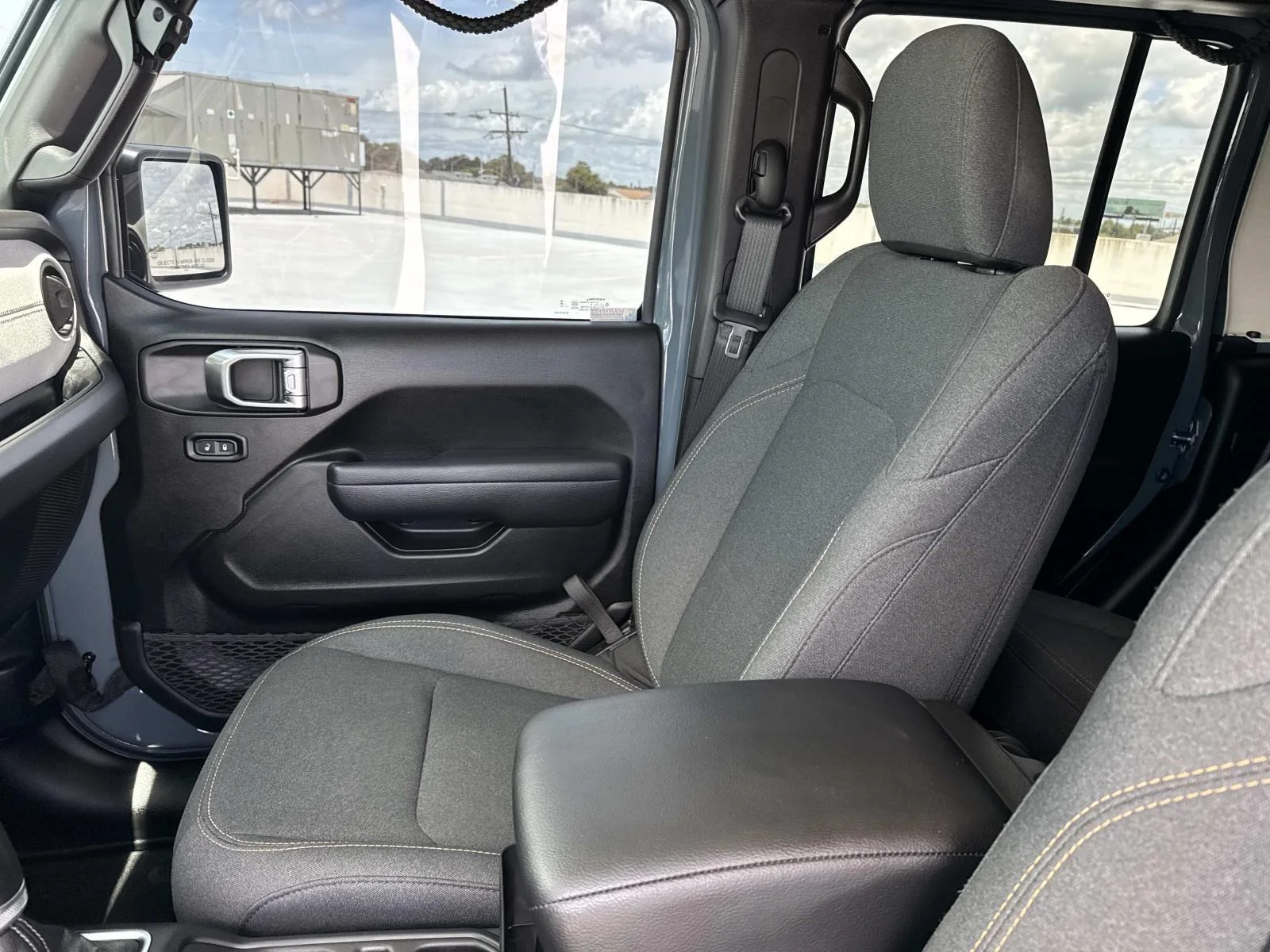 Used 2025 Anvil Clearcoat Jeep Nighthawk image 15