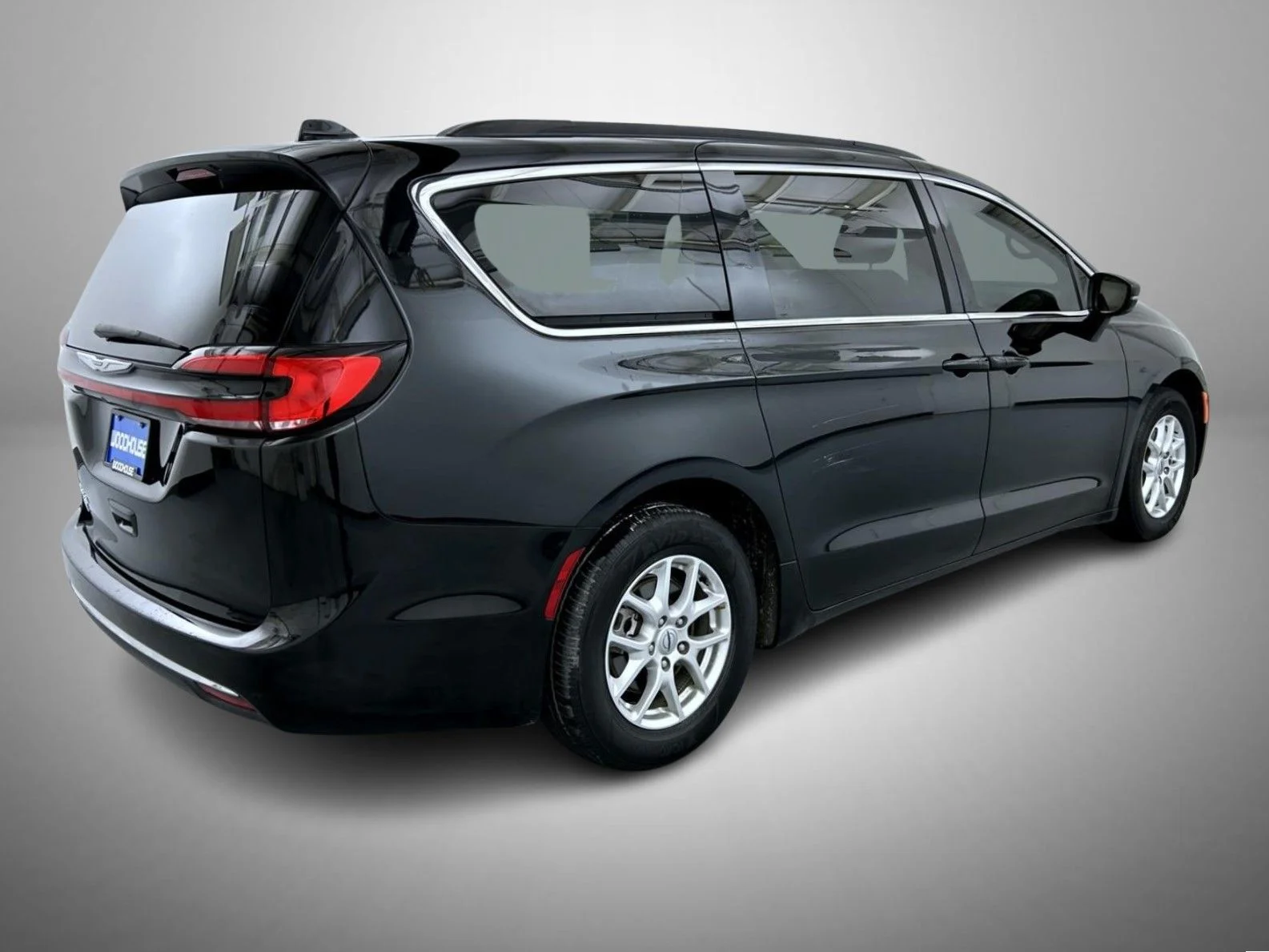 Used 2022 Black Chrysler Touring L image 5