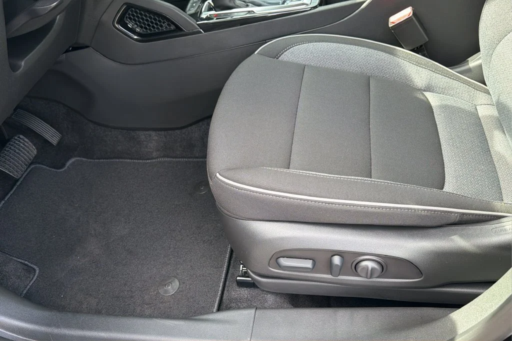 New 2026 Mosaic Black Metallic Chevrolet LT image 19