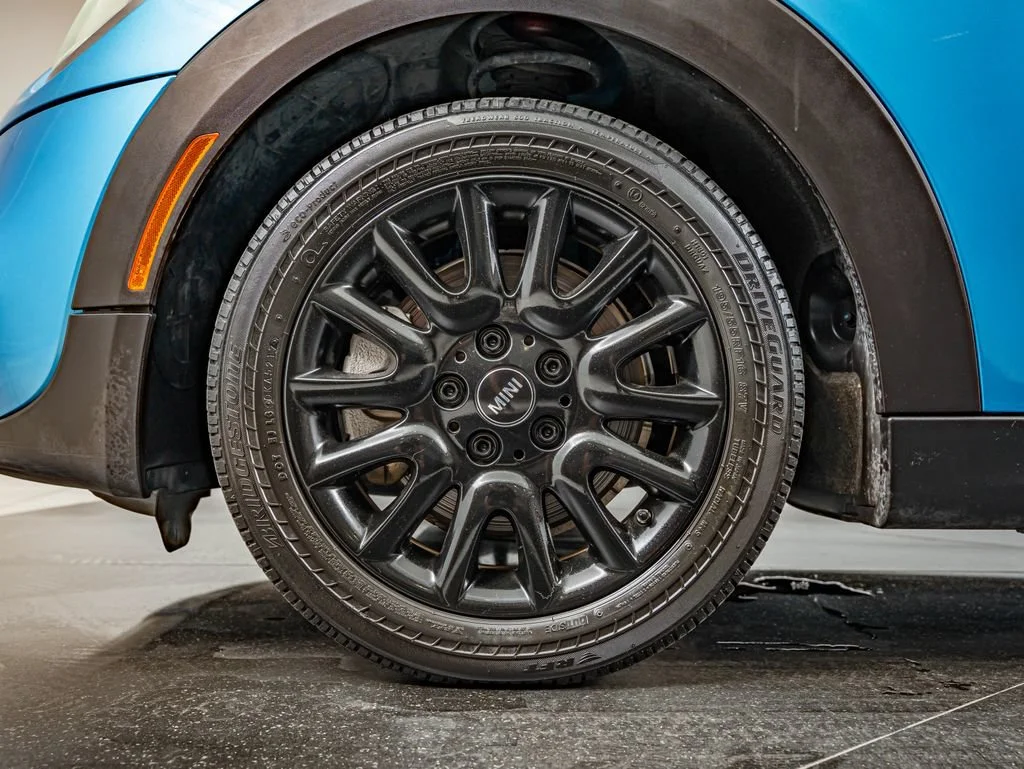 Used 2016 Electric Blue Metallic MINI  image 10