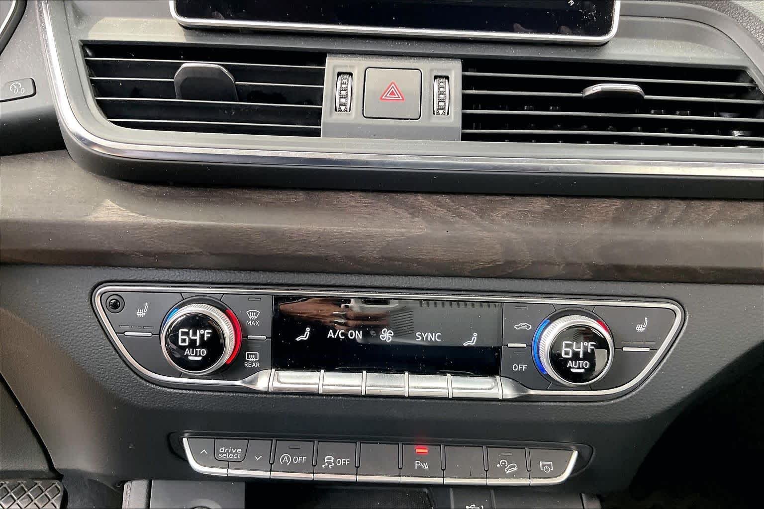 Used 2019 Florett Silver Metallic Audi Premium Plus image 32