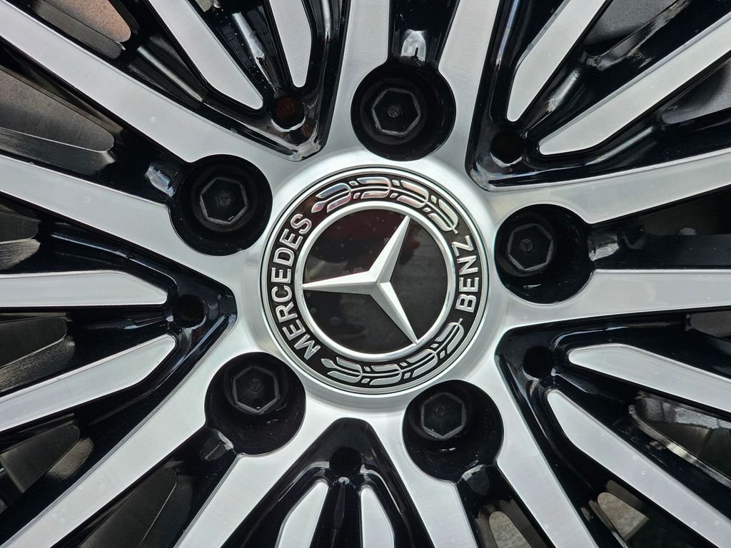 New 2026 Graphite Grey Metallic Mercedes-Benz GLC 300 image 11