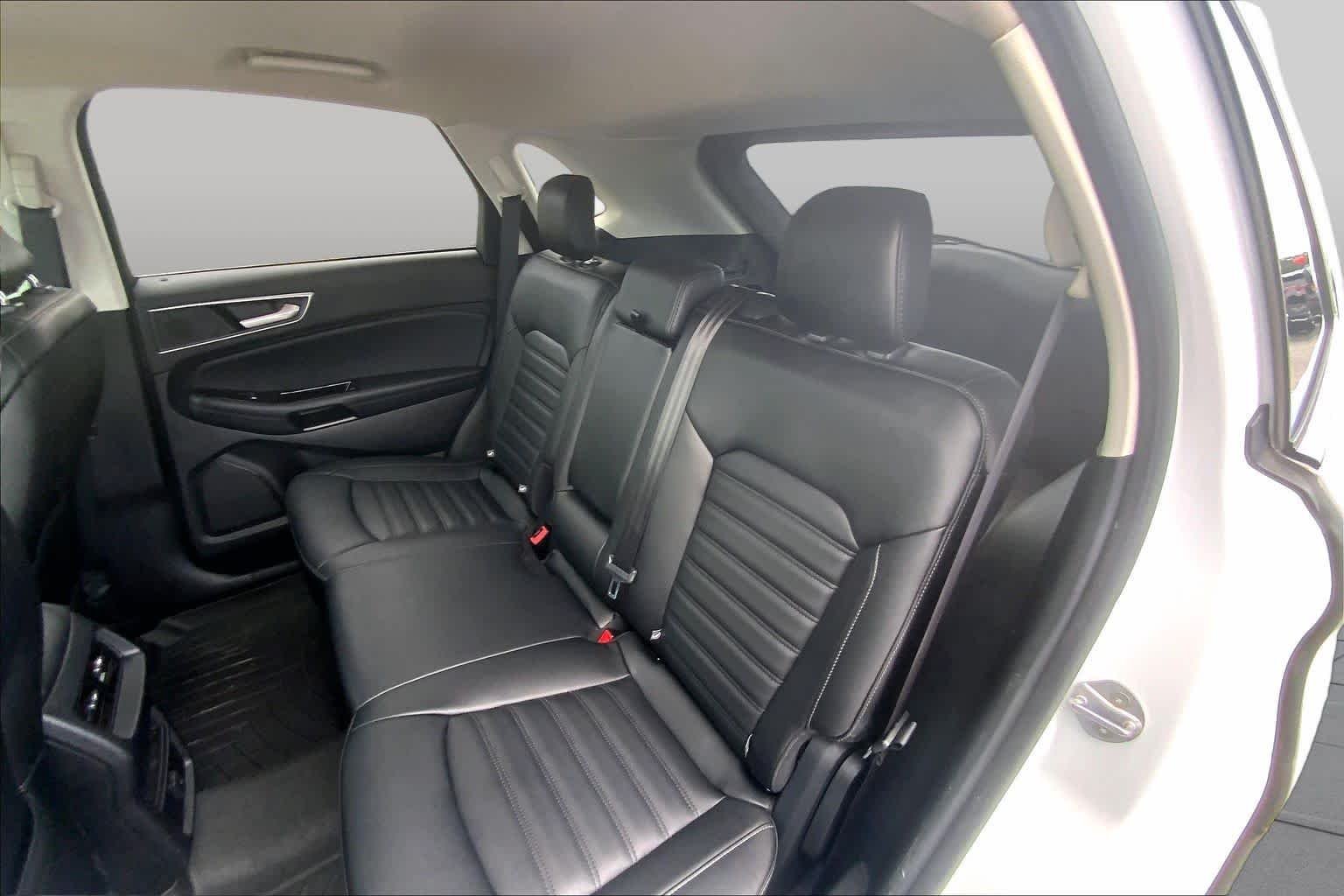 Used 2019 Oxford White Ford SEL image 21